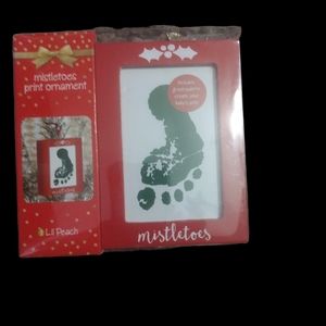 Nwt mistletoes print ornament